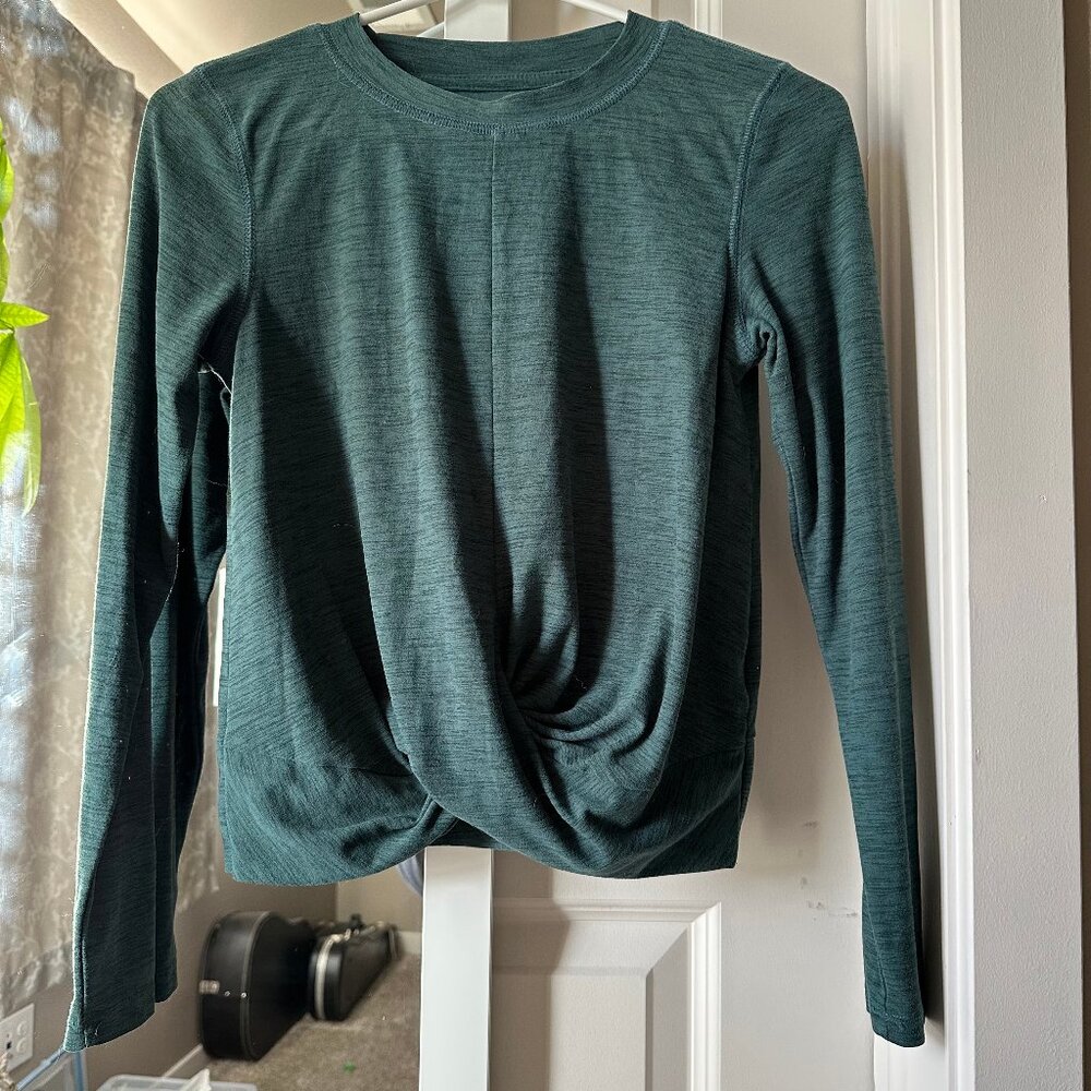 Old Navy Relaxed Breathe ON Twist-Hem Cropped Top